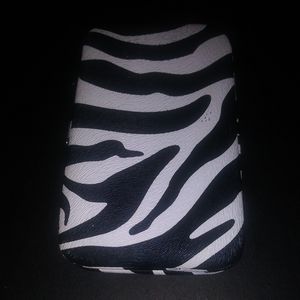 🖤3 for$15 Claire's Zebra Striped Wallet/Phone Case/phone size unspecifie